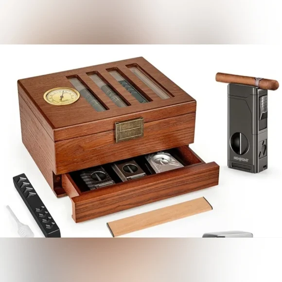 Cigar Humidor Spanish Cedat Wood Featuring Ventage Lock & Accessory Draw - Picture 1 of 3